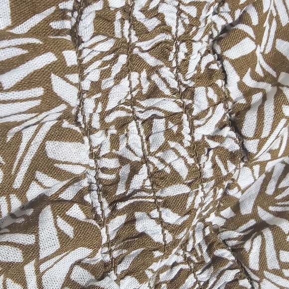 Old Navy Woman's Off Shoulder Smocked Ruffled Neckline cinched waist Large Top - Picture 4 of 5